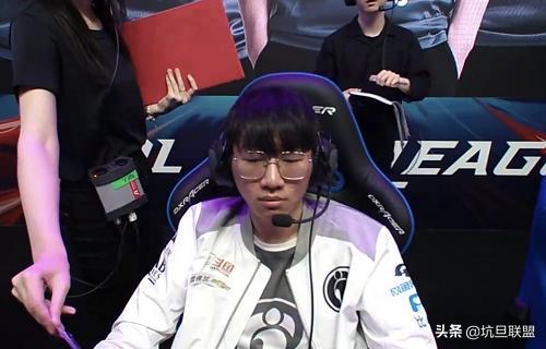 大比分获胜首场状态出色，日本队观众沸腾！，TheShy重返赛场比赛高潮迭起的简单介绍