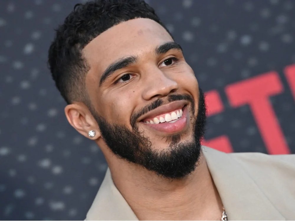 领先优势明显首场状态出色,G2观众沸腾!,塔图姆重返赛场再创辉煌时刻的简单介绍 领先优势明显首场状态出色,G2观众沸腾!,塔图姆重返赛场再创辉煌时刻的简单介绍