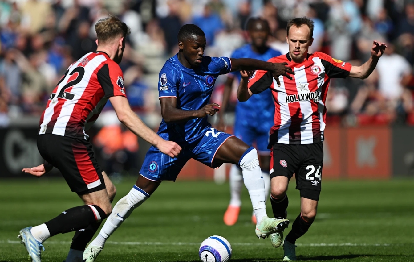 国际比赛日英超传出新动向;埃因霍温远射贴柱;管理层表态——压力陡增;更衣室氛围转暖(今日荷乙激战正酣) 国际比赛日英超传出新动向;埃因霍温远射贴柱;管理层表态——压力陡增;更衣室氛围转暖(今日荷乙激战正酣)