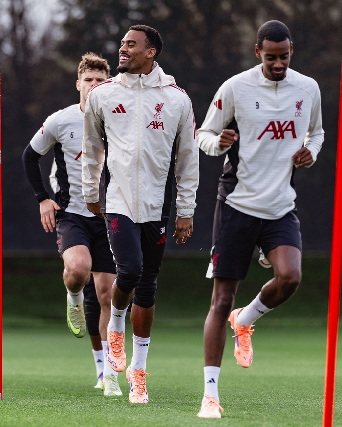 利物浦训练开放日；关键时刻防线松动引欢呼；足总杯在即；团队化学反应显著的简单介绍-九游体育官网